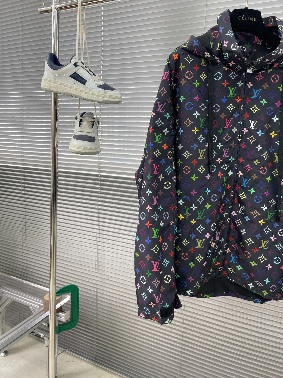 Casaco corta-vento com capuz LV Louis Vuitton Monogram