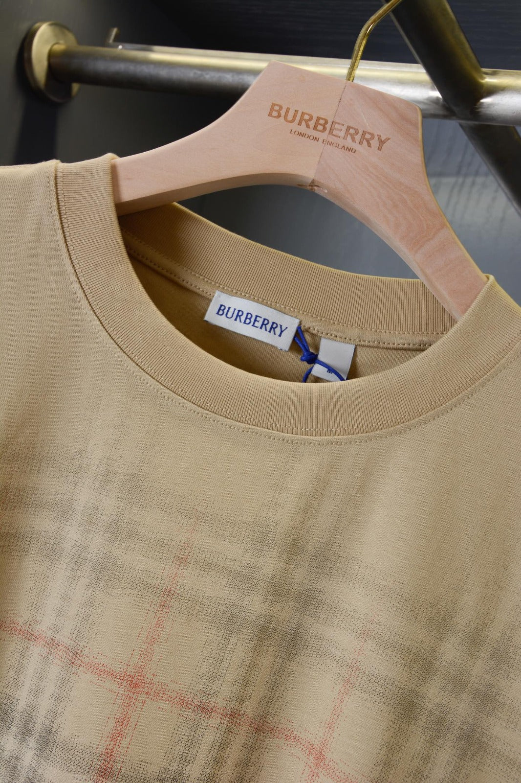 T-shirt Burberry modelo EKD Ombré fade monograma