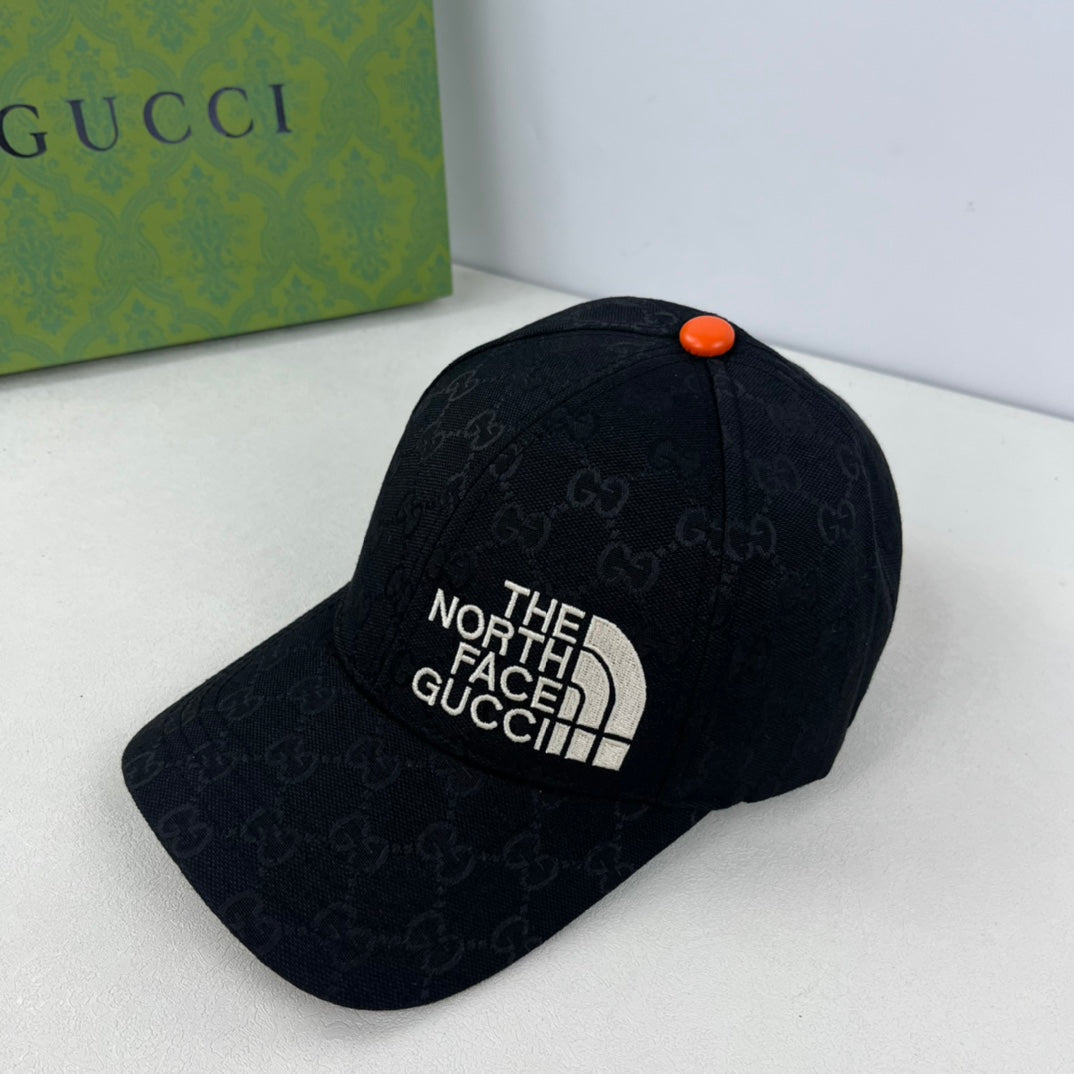 Boné North Face by Gucci