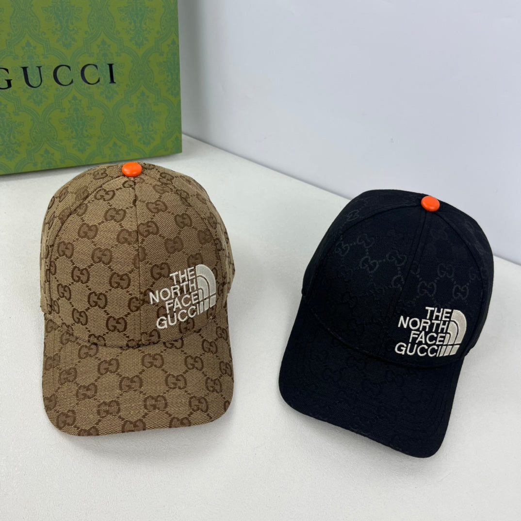 Boné North Face by Gucci