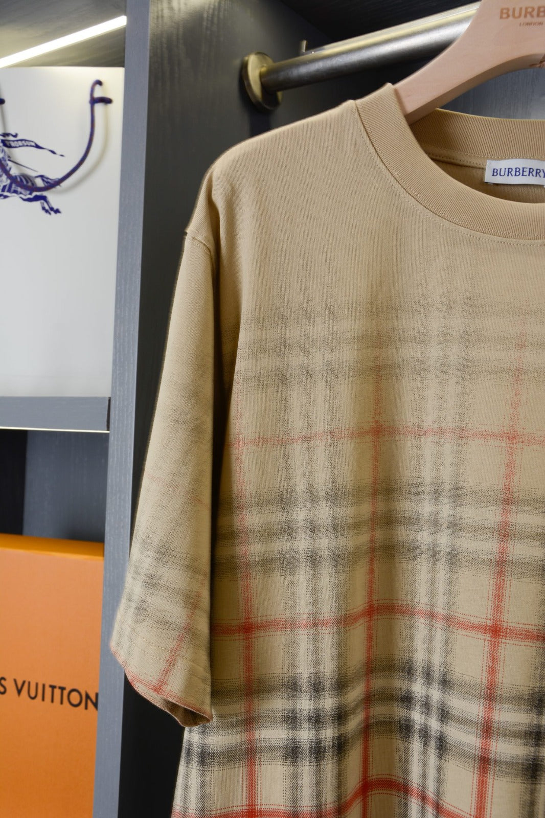 T-shirt Burberry modelo EKD Ombré fade monograma