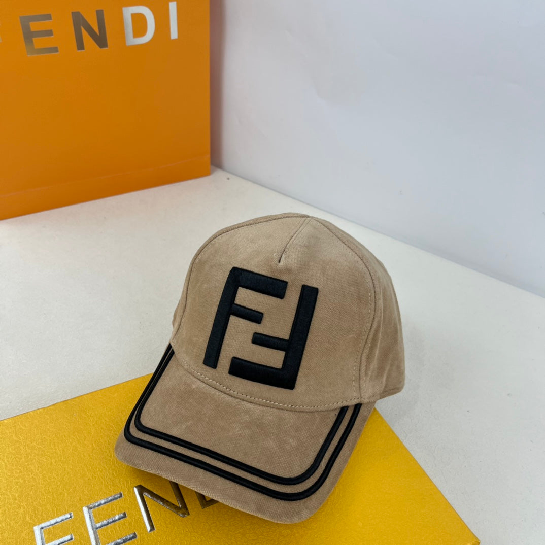 Boné Fendi