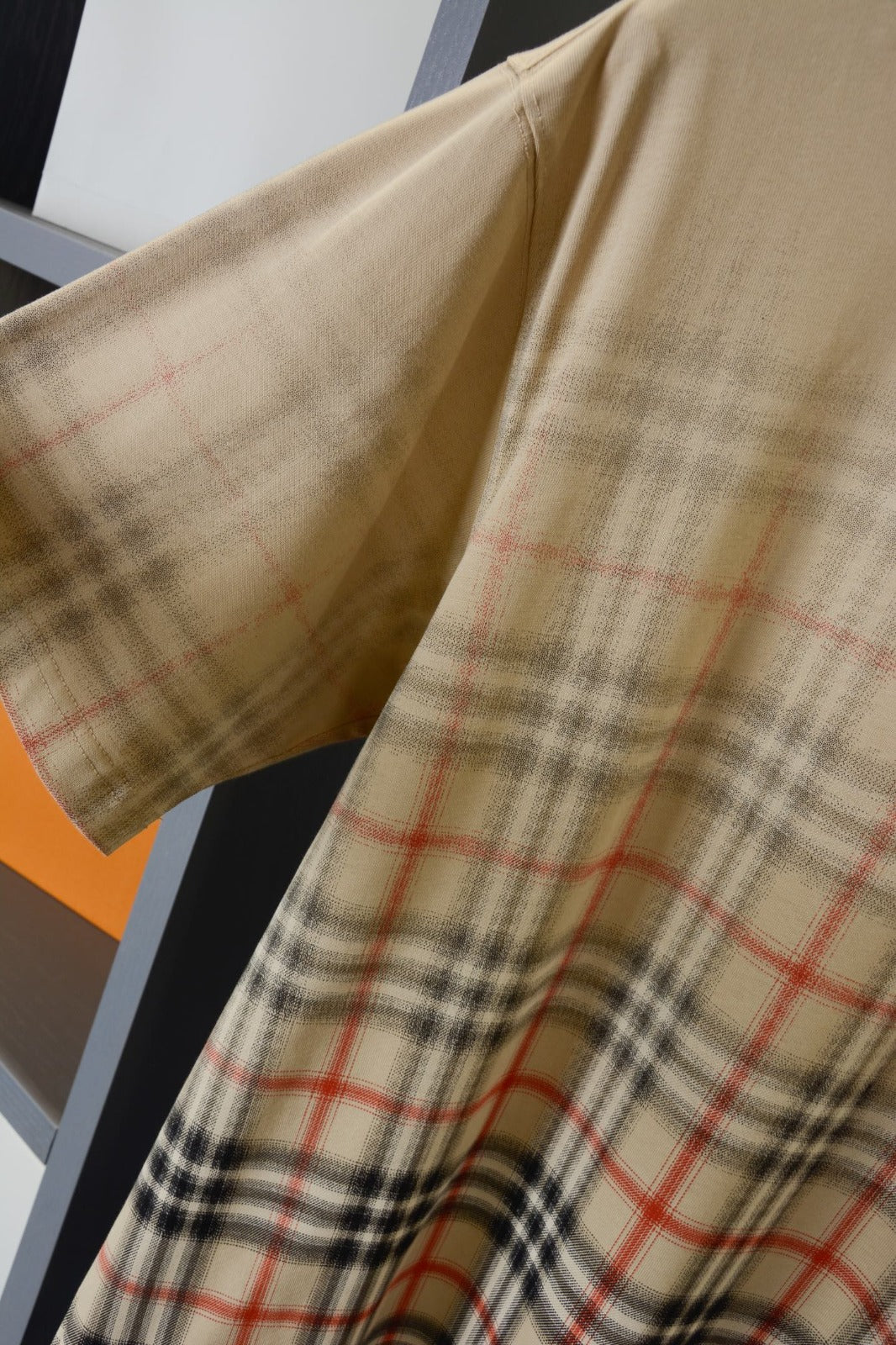 T-shirt Burberry modelo EKD Ombré fade monograma