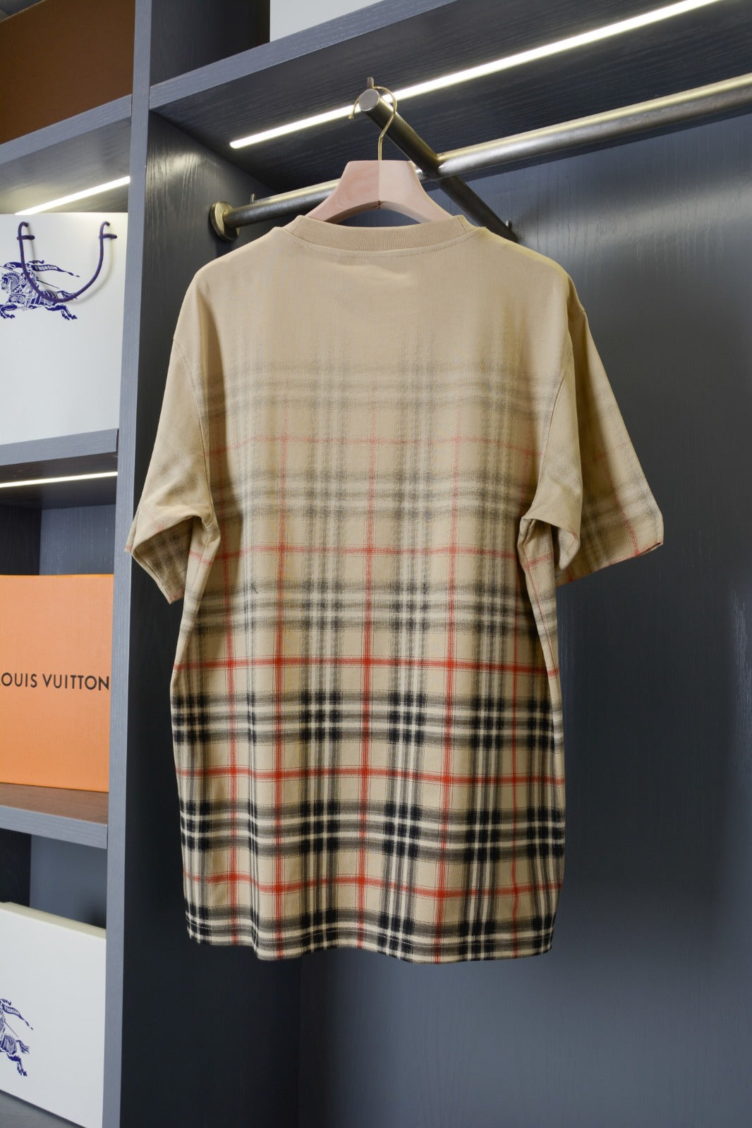 T-shirt Burberry modelo EKD Ombré fade monograma