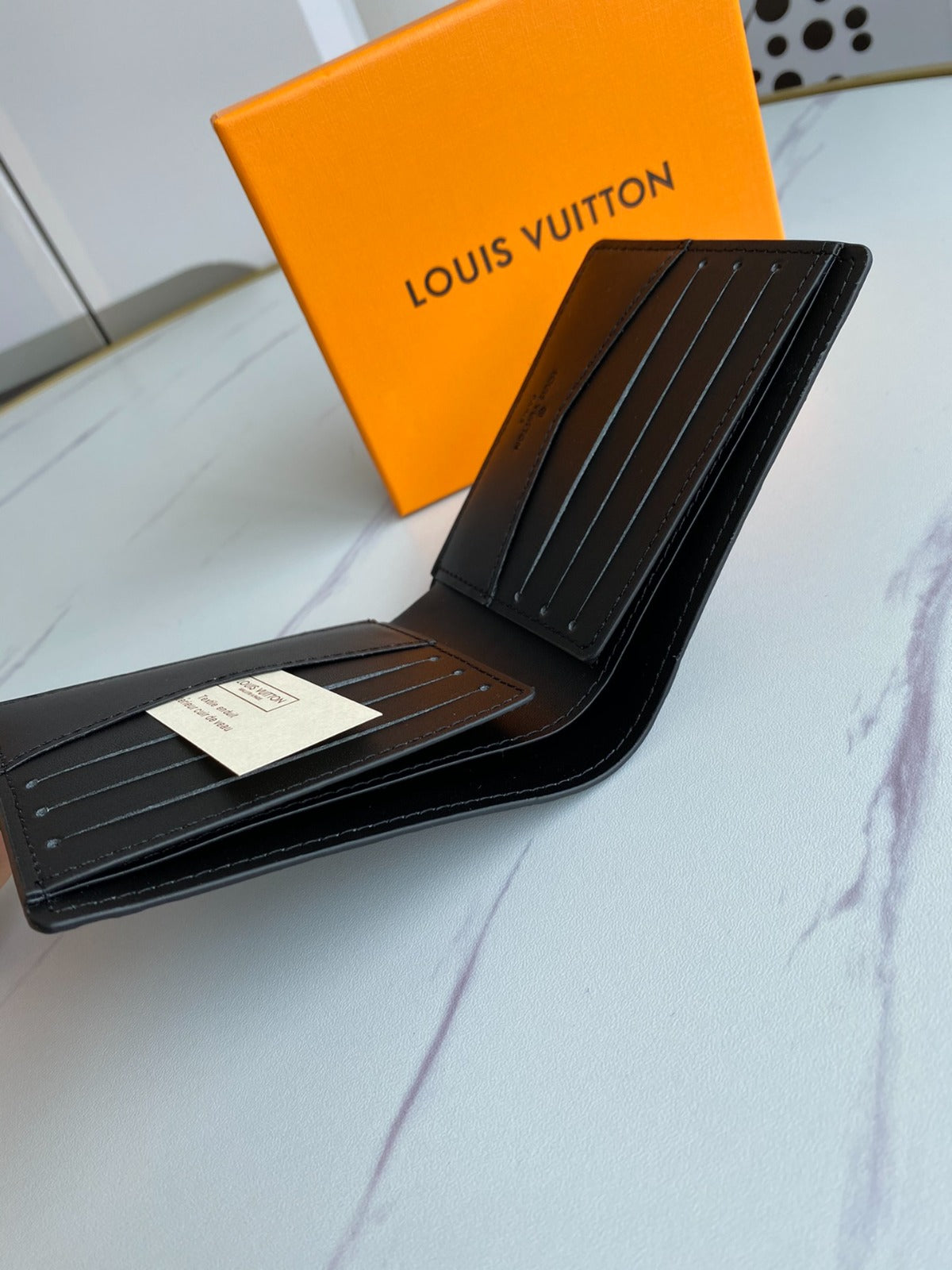 Carteira em pele LV