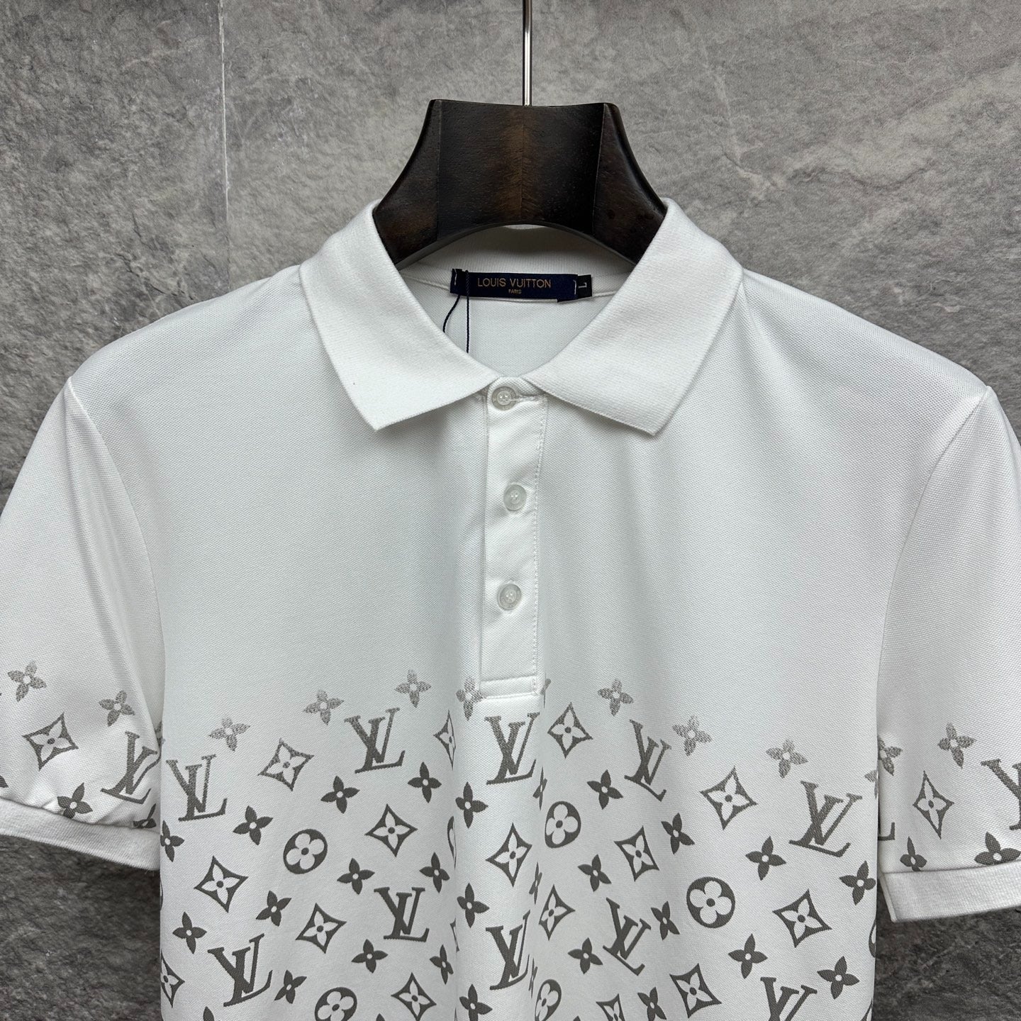 Polo LV Louis Vuitton monograma estampado gradiente