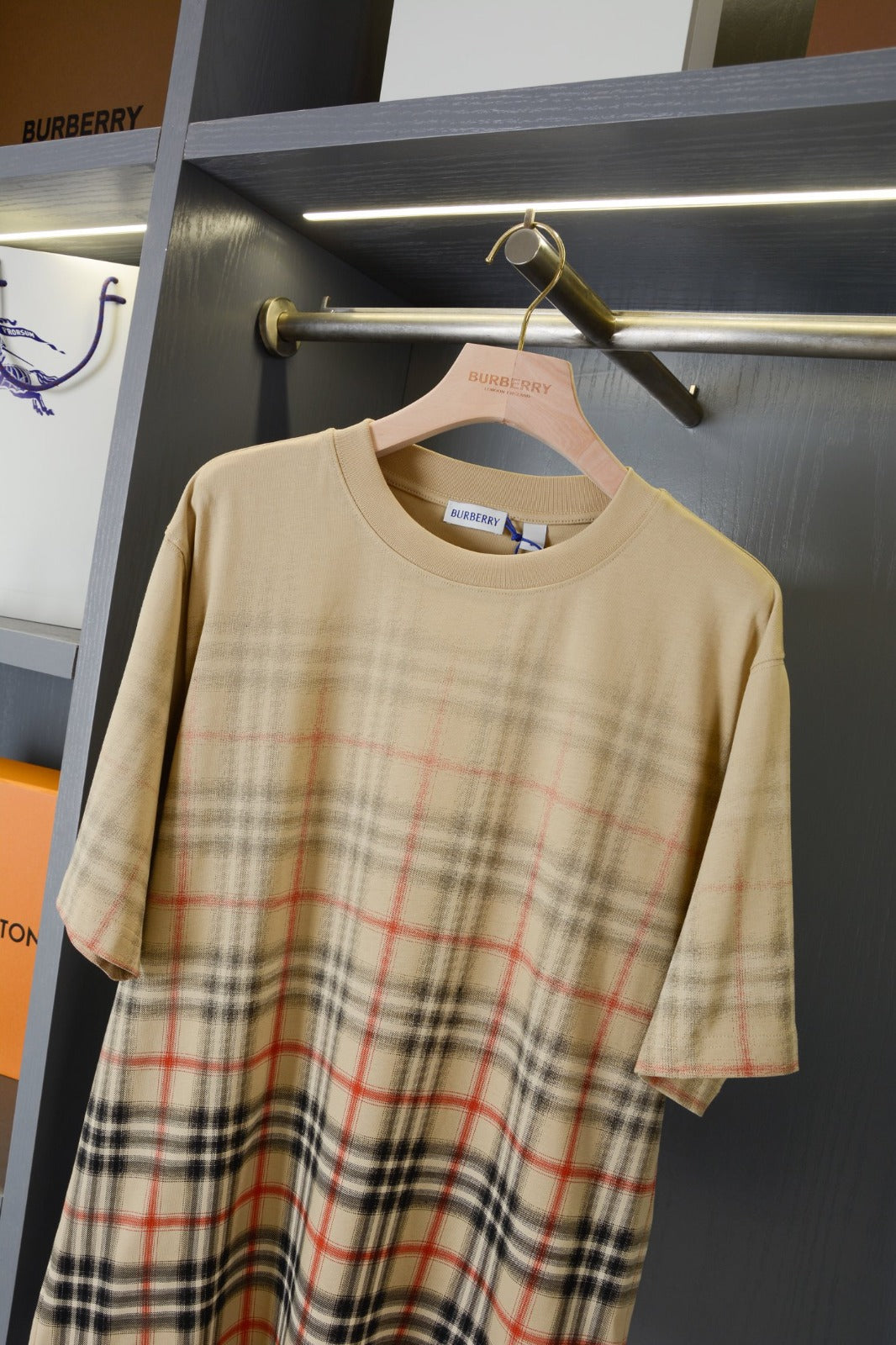 T-shirt Burberry modelo EKD Ombré fade monograma