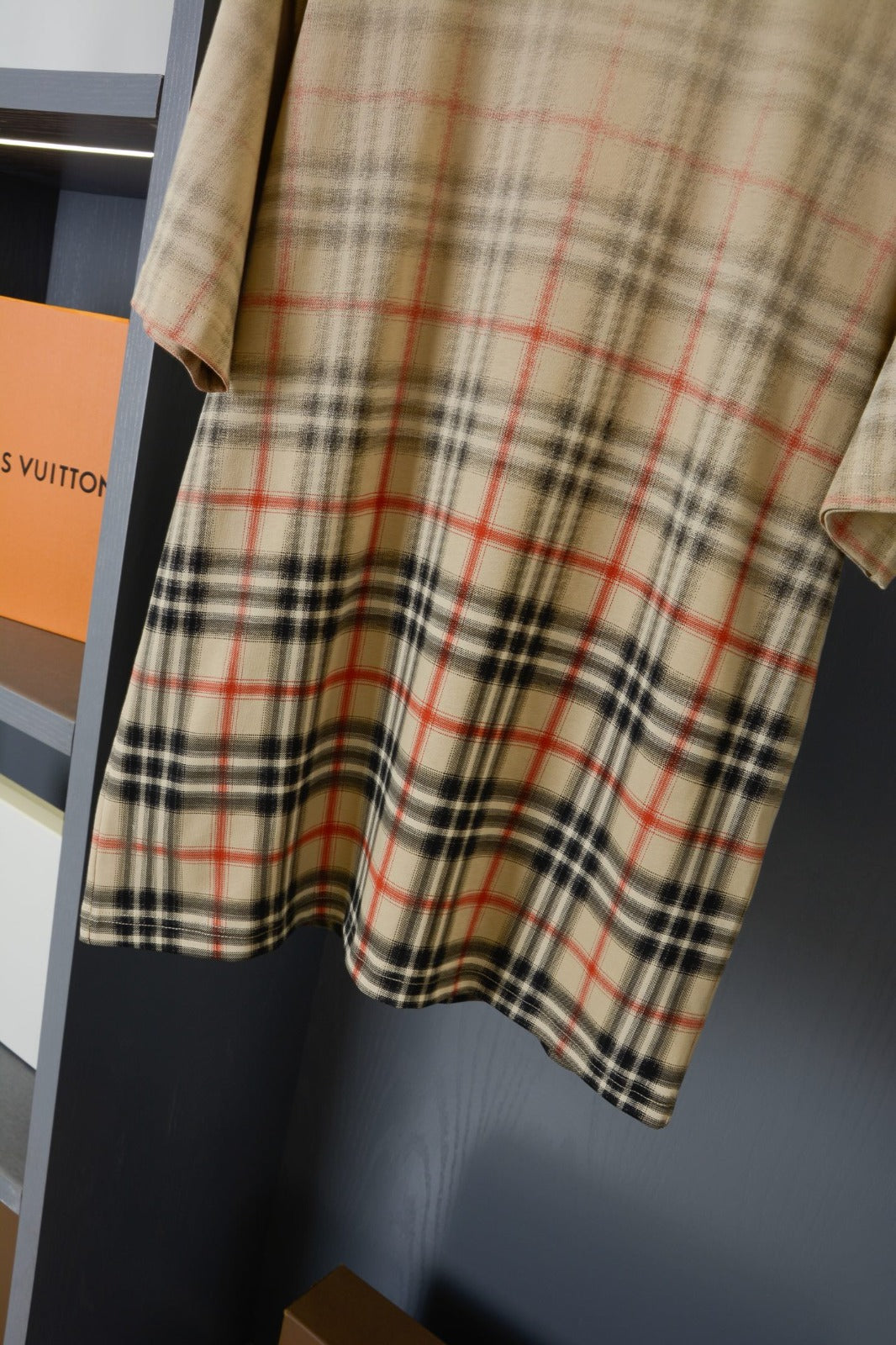T-shirt Burberry modelo EKD Ombré fade monograma
