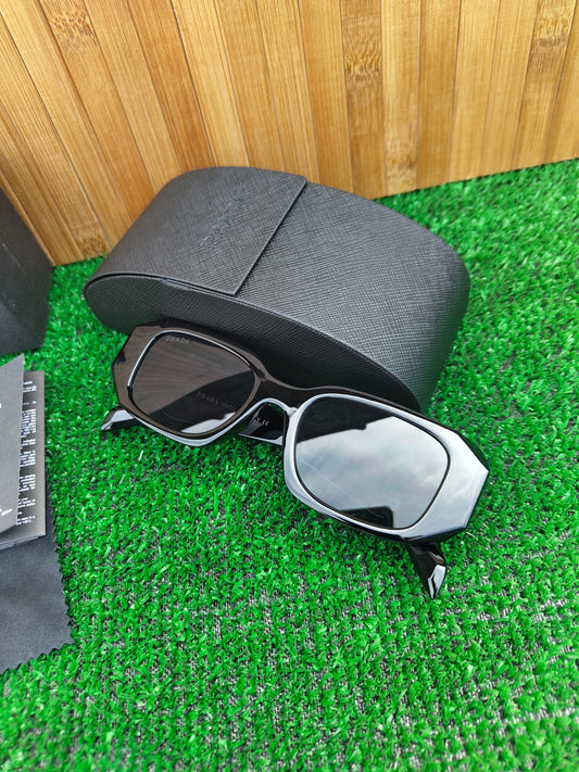 Óculos de sol Prada com caixa