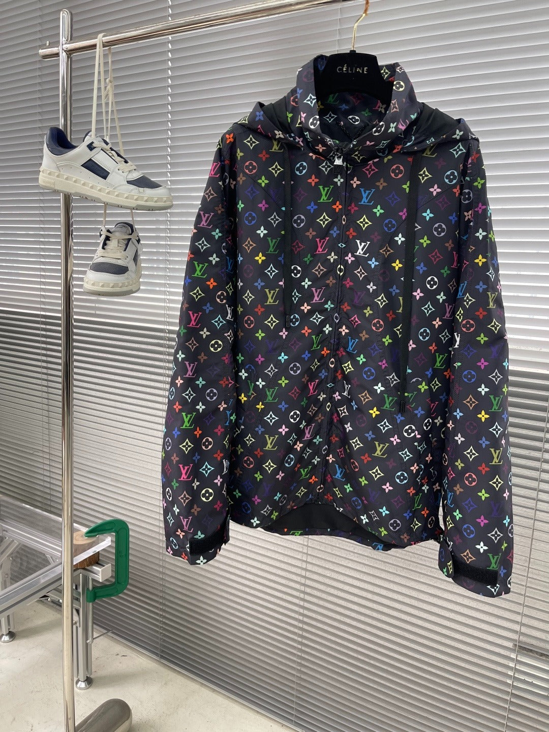 Casaco corta-vento com capuz LV Louis Vuitton Monogram