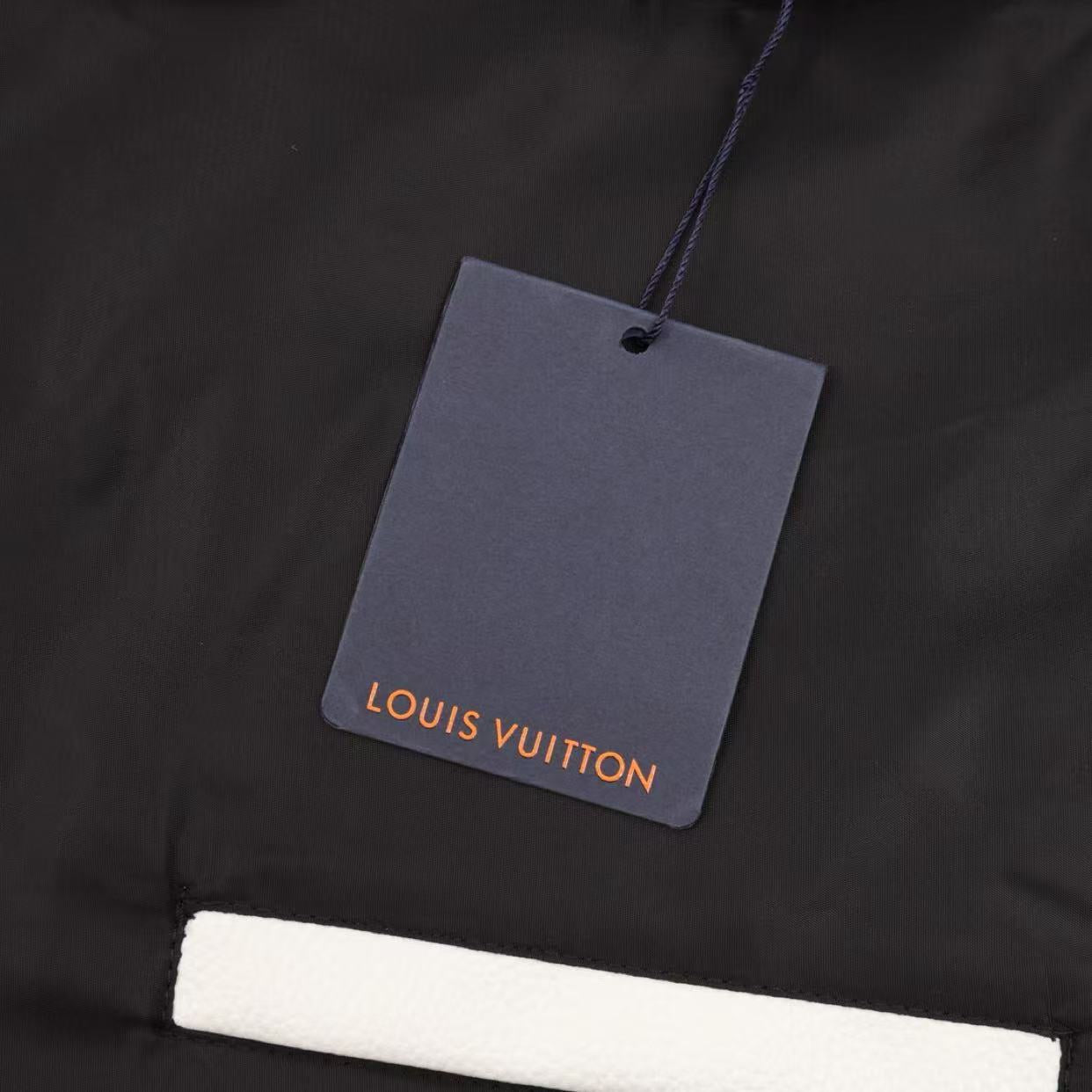 Bomber varsity da LV