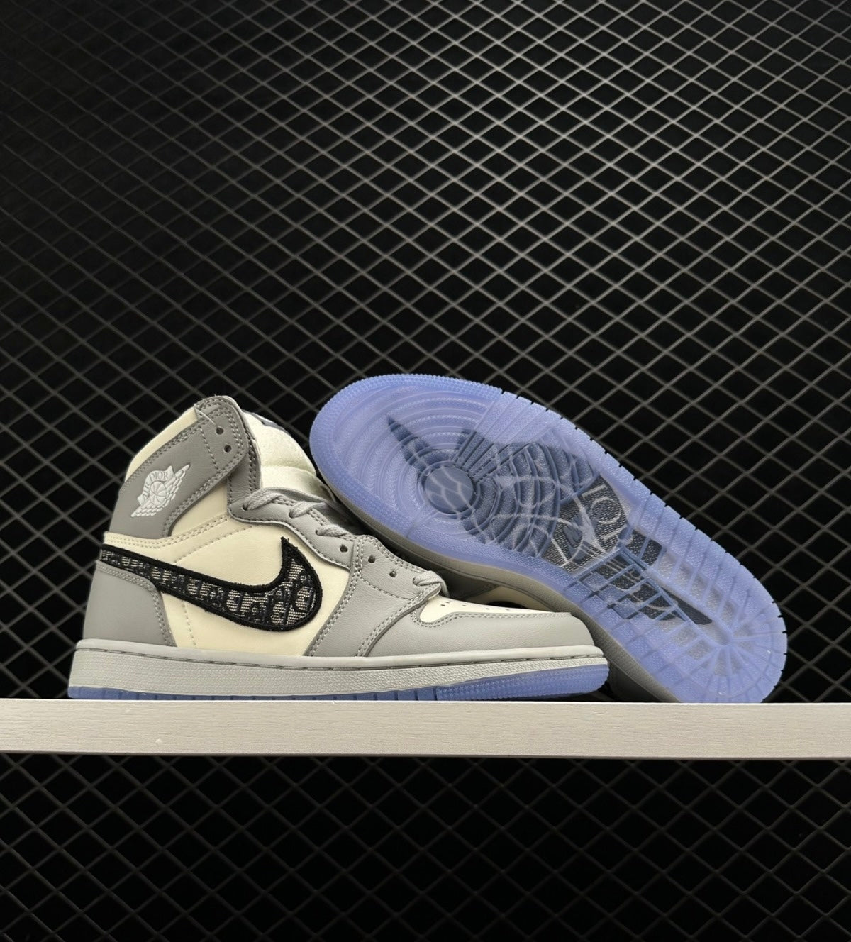 Jordan x Dior Air Jordan 1 Retro High Sneakers