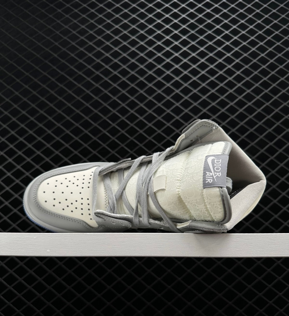 Jordan x Dior Air Jordan 1 Retro High Sneakers